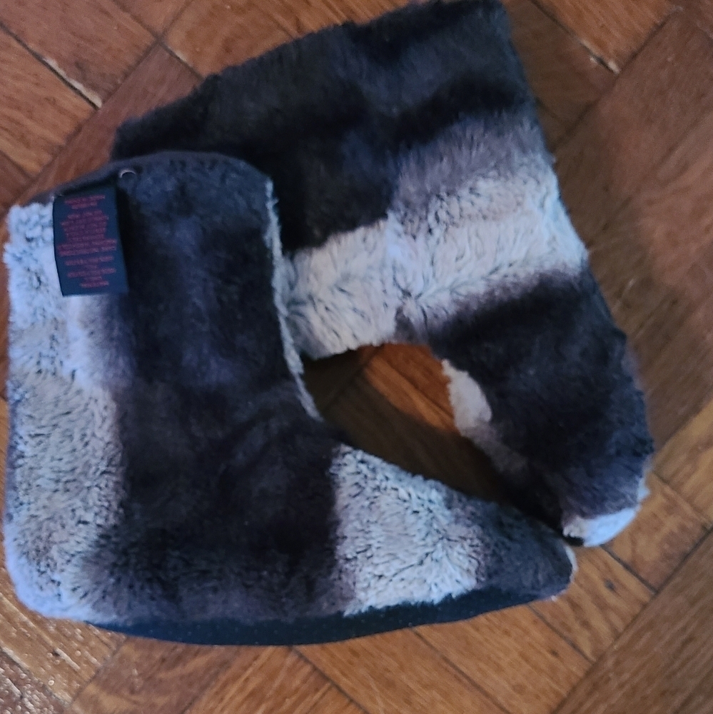Faux Fur Slippers Size 7 7.5 hp🔥🔥🔥 - Picture 2 of 8